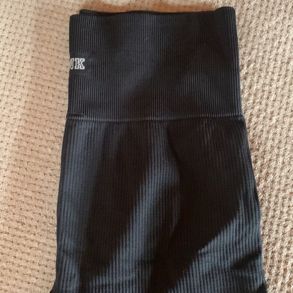 Victoria’s Secret_black leggings - Picture 2 of 5